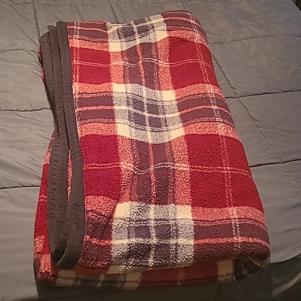 Blanket - Picture 1 of 3
